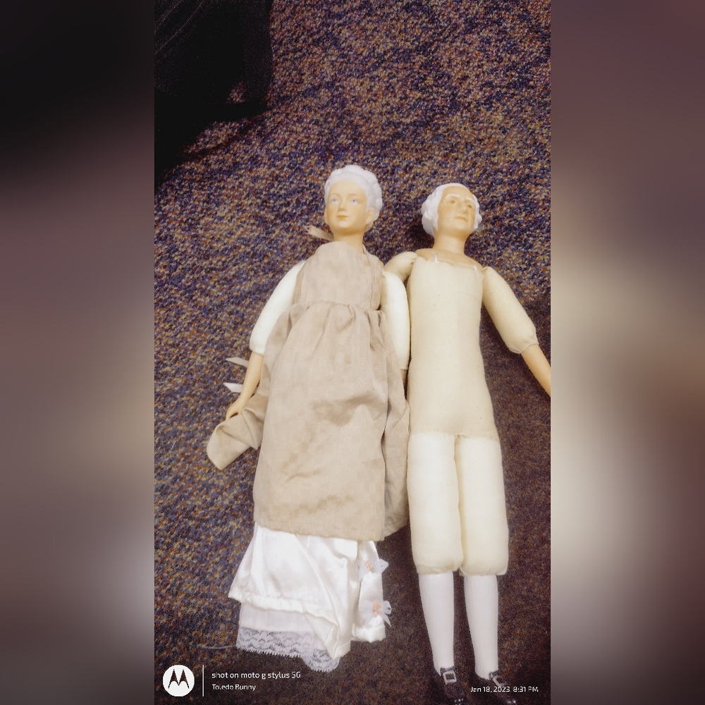Martha & George Washington porcelain dolls